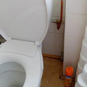 wc met sproeier