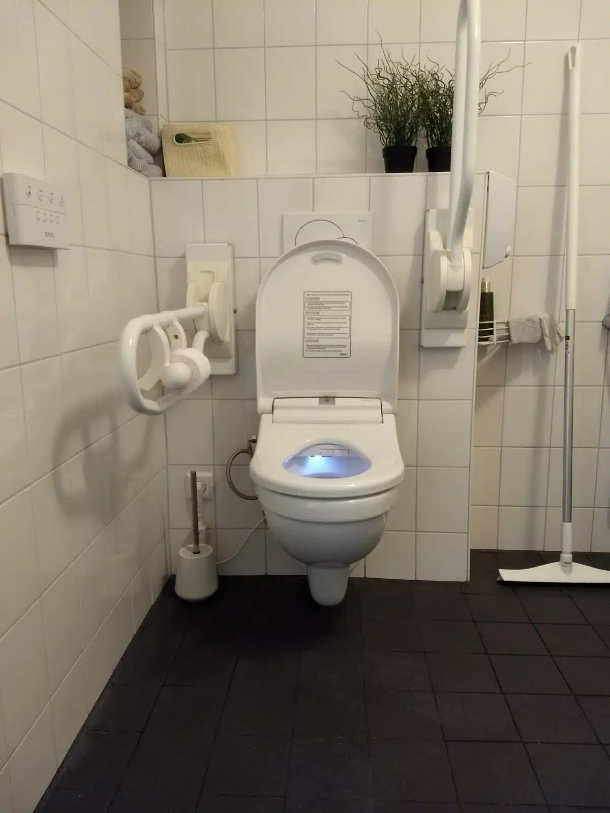 Installatie Maro DI600 douchewc badkamer