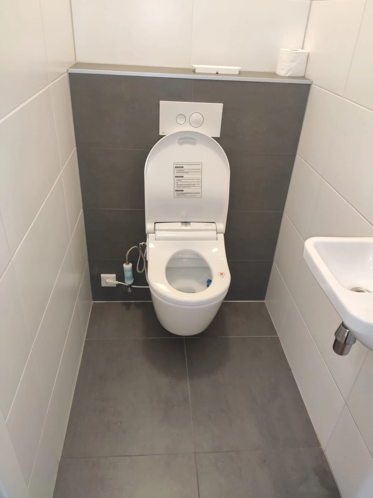 installatie douchewc op Sapho Turku toilet