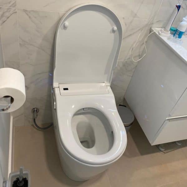 Installatie Roca in tank douche toilet frissebips 4