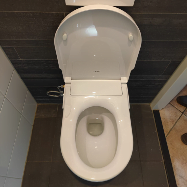 Maro stroomloze douchewc op wandcloset