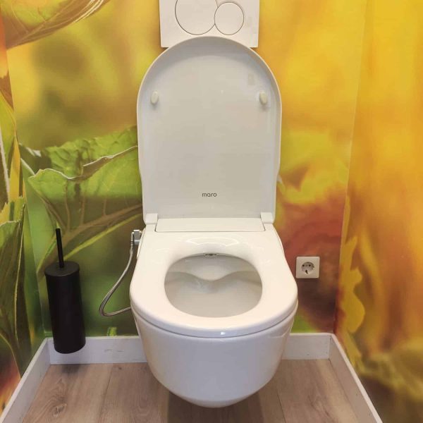 Maro stroomloze opzetbril douchewc met Laufen Pro LCC wandcloset set 3 rotated 1