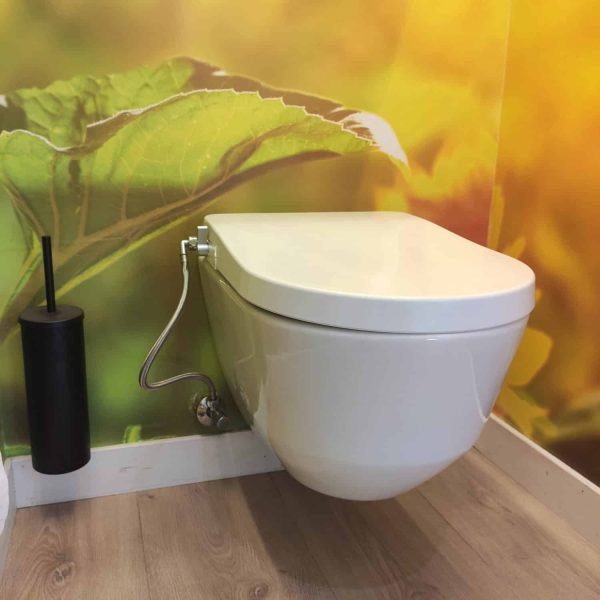 Maro stroomloze opzetbril douchewc met Laufen Pro LCC wandcloset set 6 rotated 1