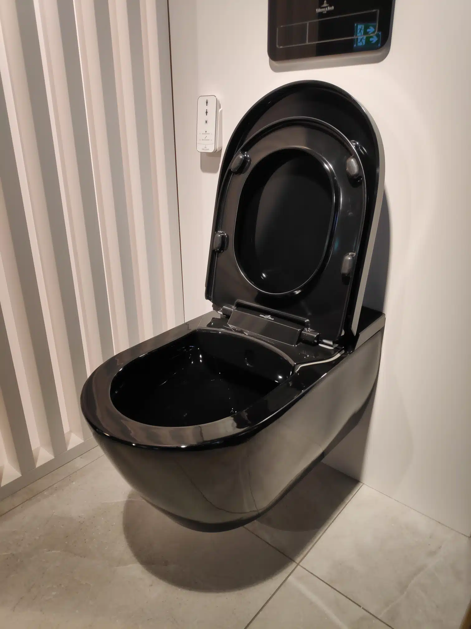 Nieuwe zwarte douche wc villeroy boch