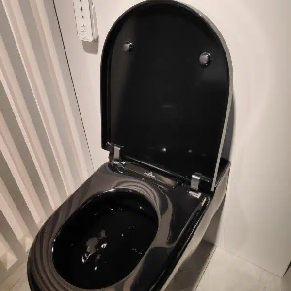 Nieuwe zwarte douchewc villeroy boch