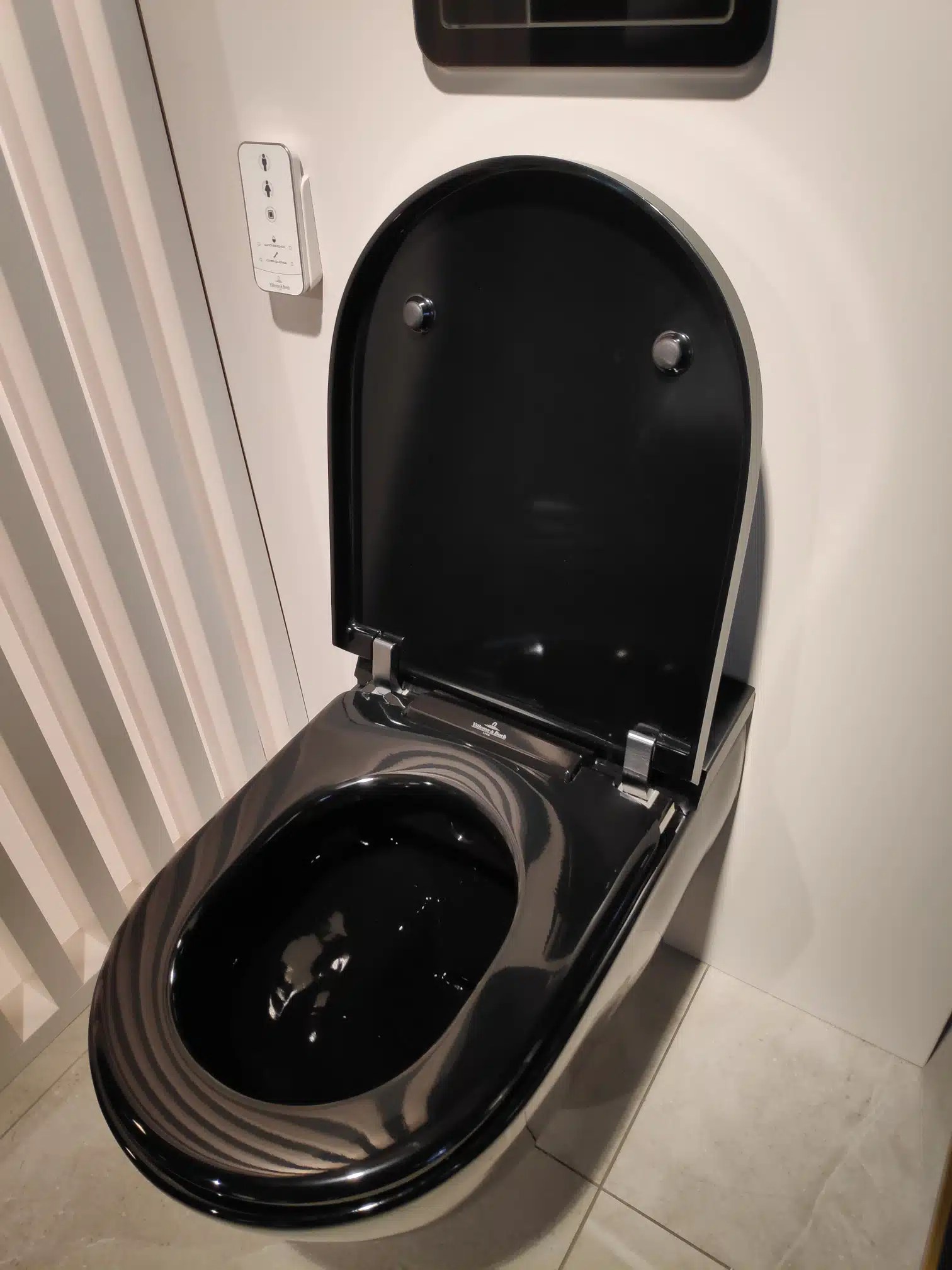 Nieuwe zwarte douchewc villeroy boch